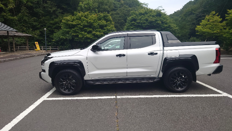 三菱 トライトン GSR_4WD(AT_2.4)