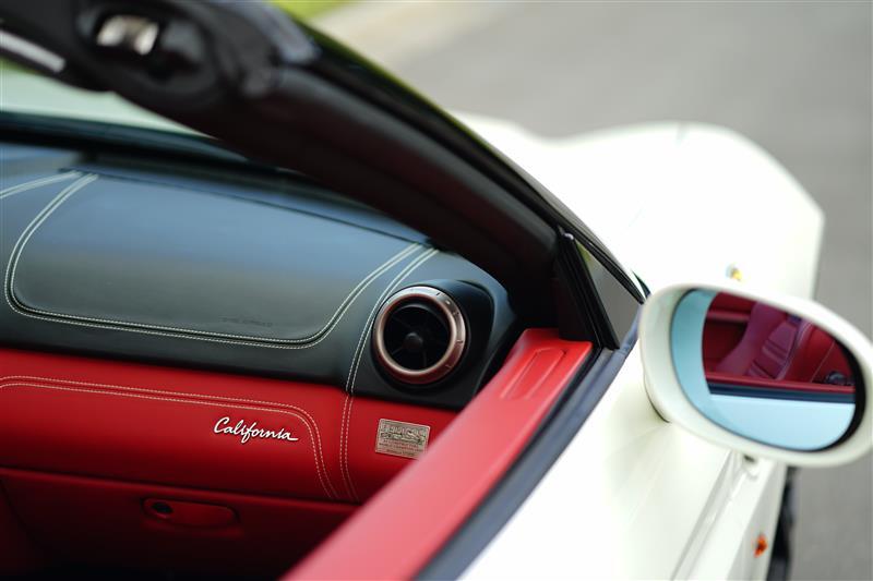 フェラーリ カリフォルニア カリフォルニア_LHD(AT_4.3)