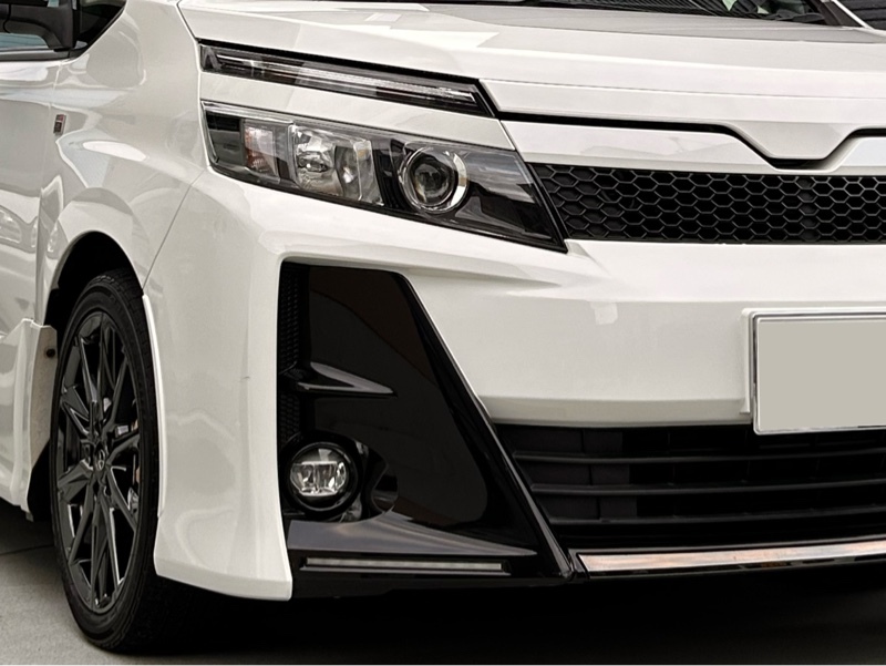 トヨタ ヴォクシー ZS“GRスポーツ”_7人乗り(CVT_2.0)