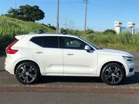 ボルボ XC40 B4 AWD インスクリプション_RHD_AWD(DCT_2.0)