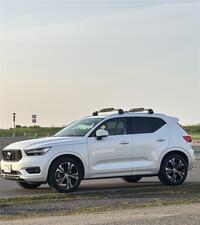 ボルボ XC40 B4 AWD インスクリプション_RHD_AWD(DCT_2.0)