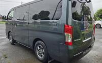 日産 キャラバン バン グランドプレミアムGX ロングボディ 低床_5人乗り_5ドア(AT_2.0_ガソリン)