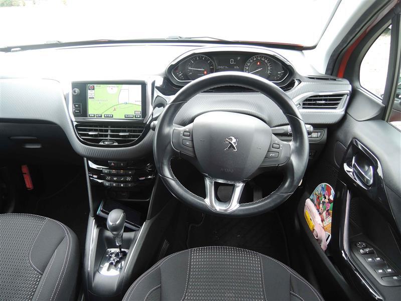 プジョー 208 アリュール_RHD(AT_1.2)