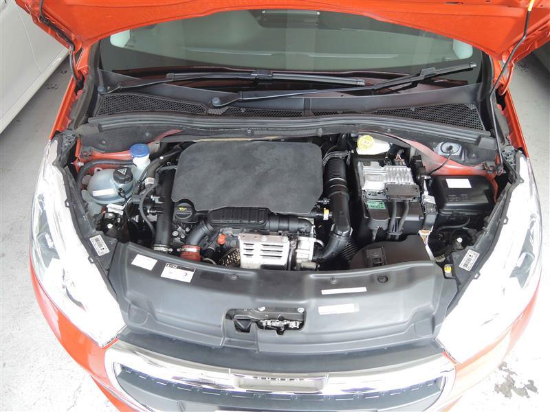 プジョー 208 アリュール_RHD(AT_1.2)