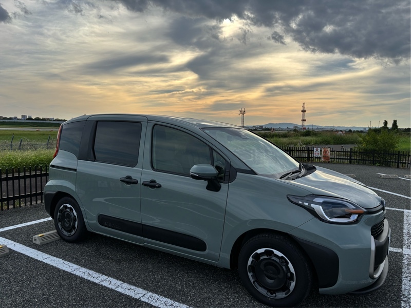 トヨタ シエンタ ハイブリッド Z_7人乗り(CVT_1.5)