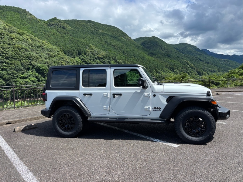 ジープ ラングラー アンリミテッド スポーツ_RHD_4WD(AT_2.0)