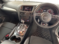 アウディ Q5 2.0 TFSI クワトロ Sライン_RHD_4WD(AT_2.0)