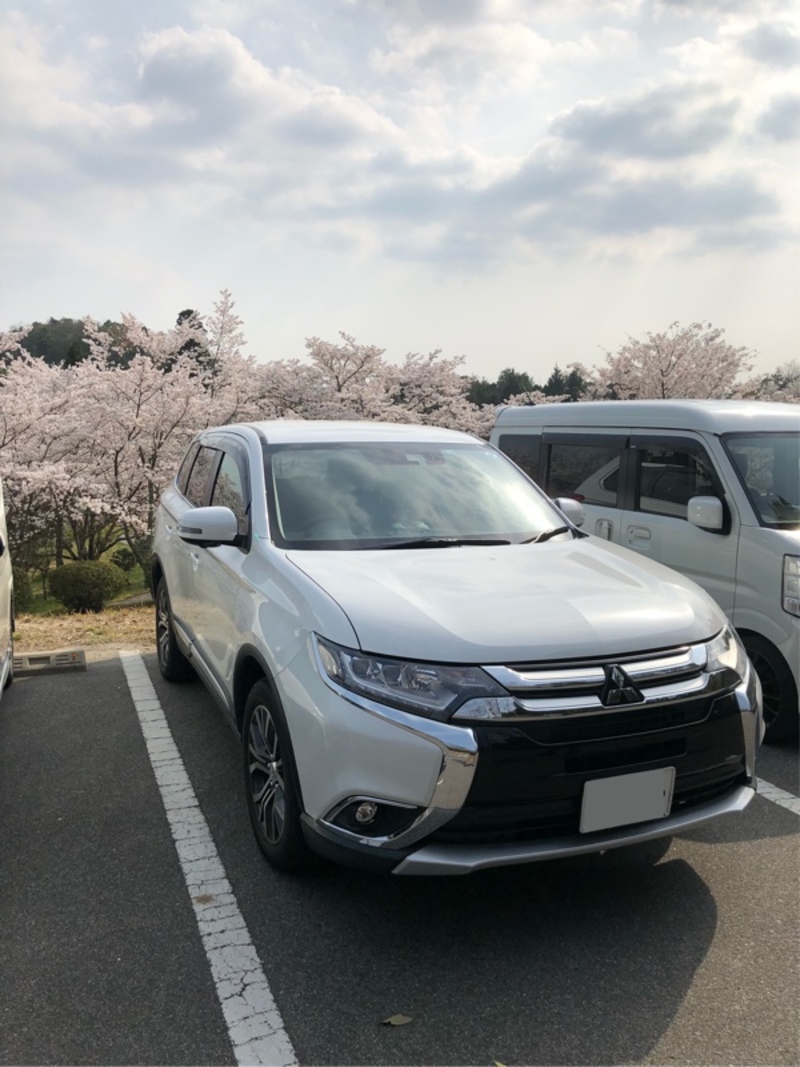 三菱 アウトランダー 24G_4WD(CVT_2.4)