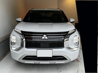 三菱 アウトランダーPHEV P_7人乗り_4WD(2.4)