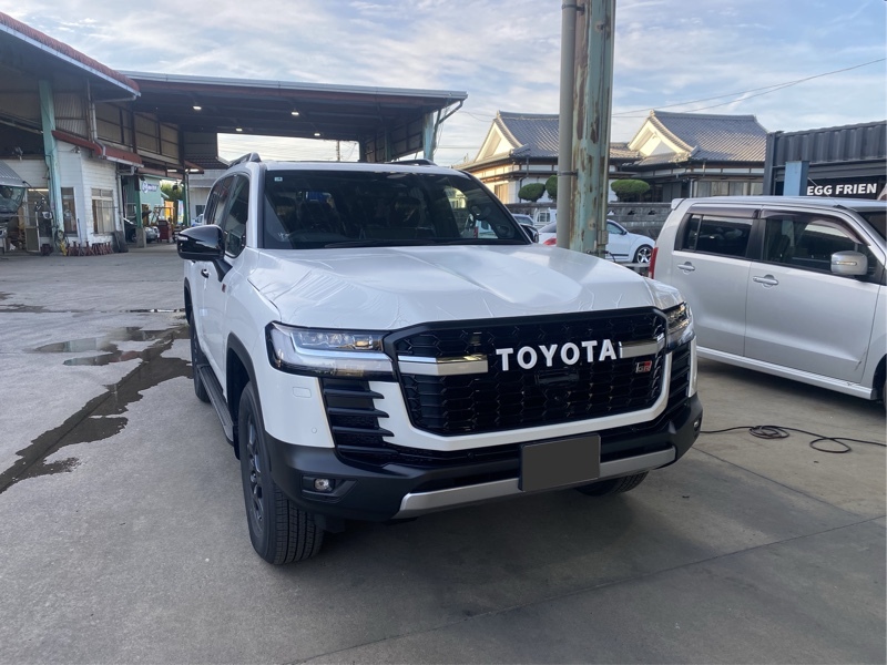 トヨタ ランドクルーザー300 GRスポーツ_5人乗り_4WD (AT_3.3_ディーゼル)
