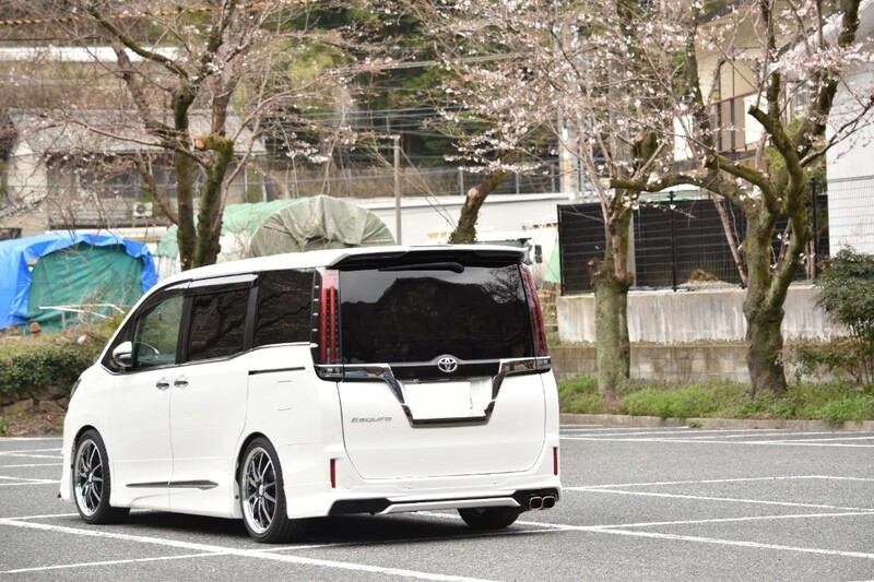 トヨタ エスクァイア Gi“プレミアムパッケージ・ブラックテーラード”_7人乗り(CVT_2.0)