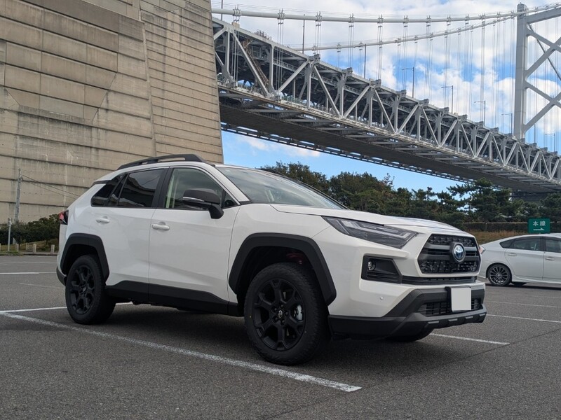 トヨタ RAV4ハイブリッド アドベンチャー“オフロードパッケージ II”_E-Four(CVT_2.5_ハイブリッド)