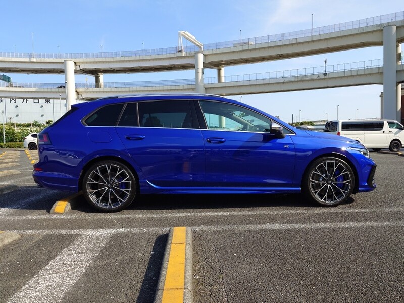 フォルクスワーゲン ゴルフ R ヴァリアント R アドバンス_RHD_4WD(DSG_2.0)