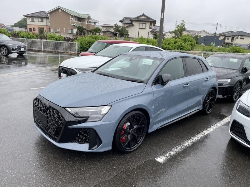 アウディ RS3 スポーツバック RS3 スポーツバック_RHD_4WD(AT_2.5)