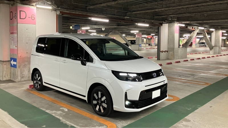 ホンダ フリード e:HEV エアー_6人乗り_4WD(CVT_1.5)
