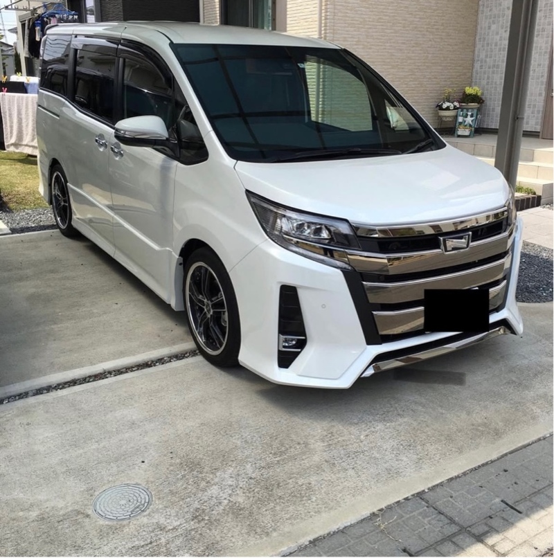 トヨタ ノア Si“W×B II”_7人乗り(CVT_2.0)