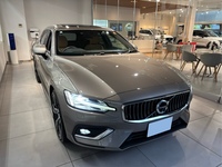 ボルボ V60 T5 インスクリプション_RHD(AT_2.0)