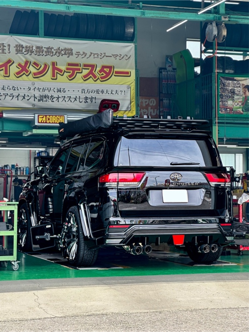 トヨタ ランドクルーザー300 ZX_7人乗り_4WD (AT_3.5_ガソリン)