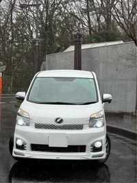 トヨタ ヴォクシー ZS“煌Z” 7人乗り(CVT_2.0)