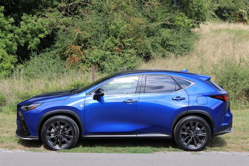 レクサス NX PHEV 450h+“Fスポーツ”_E-Four(CVT_2.5)