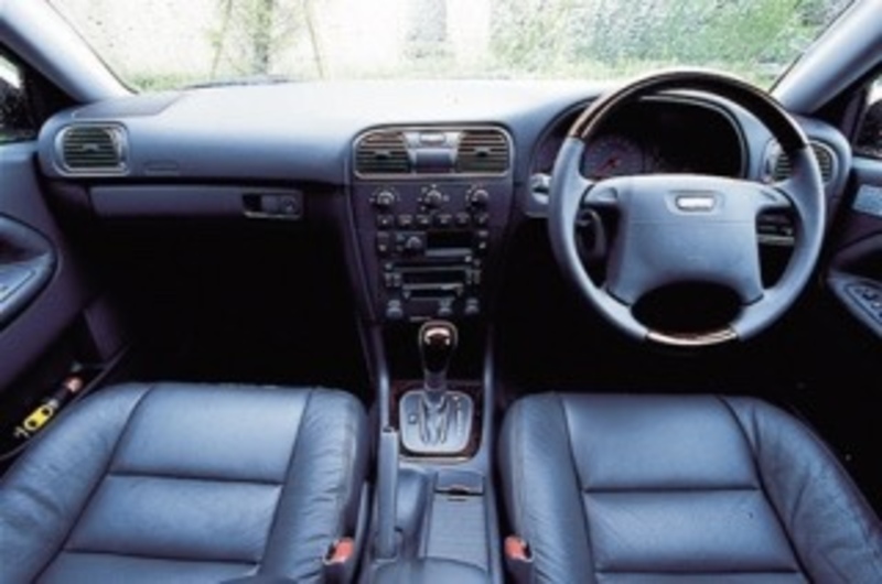 ボルボ S40 2.0T_RHD(AT_2.0_ターボ)