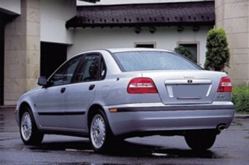 ボルボ S40 2.0T_RHD(AT_2.0_ターボ)