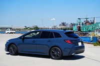 トヨタ カローラツーリングハイブリッド W×B(CVT_1.8_ハイブリッド)