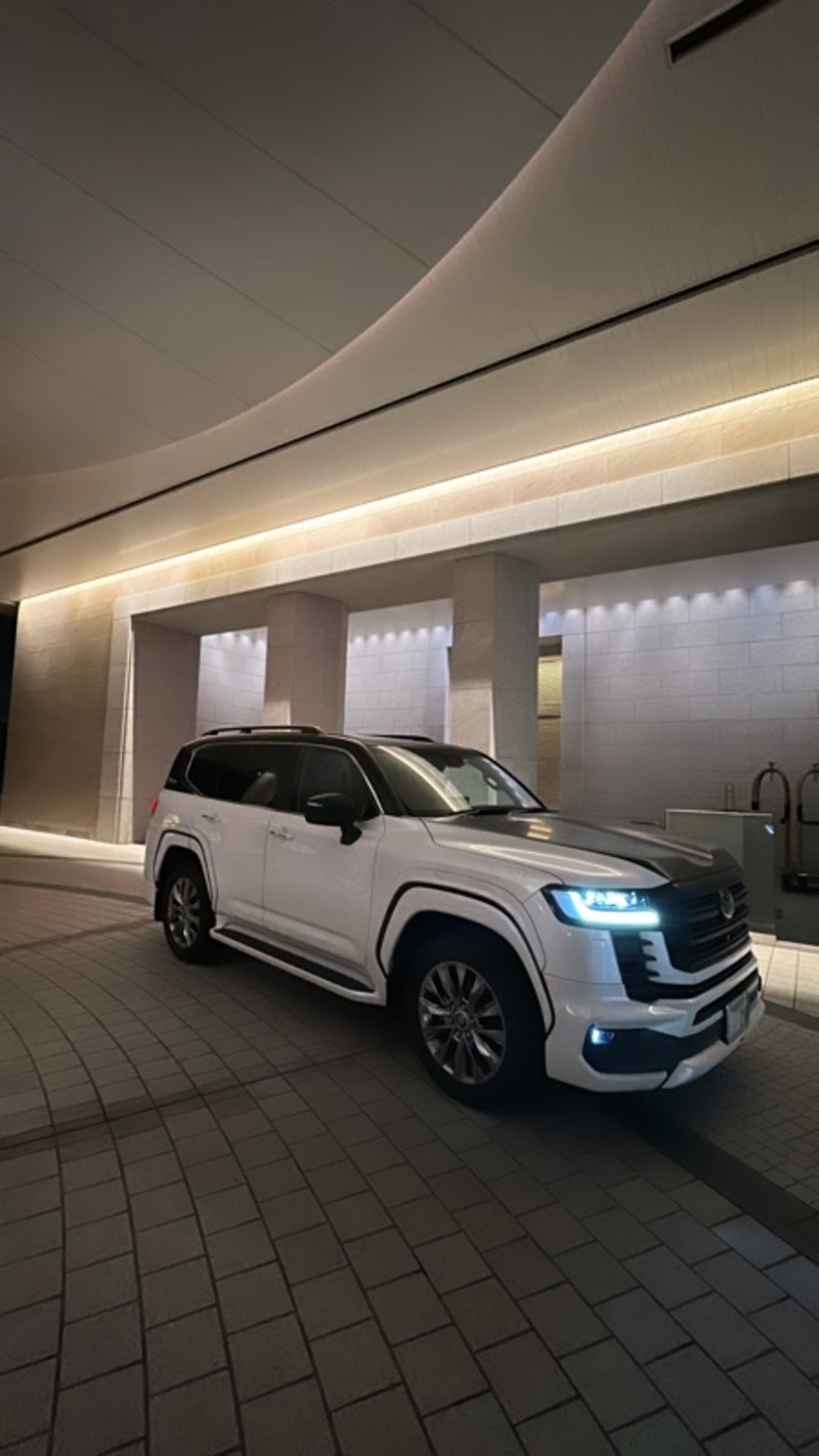 トヨタ ランドクルーザー300 ZX_7人乗り_4WD (AT_3.5_ガソリン)