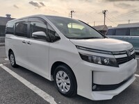 トヨタ ヴォクシー X_8人乗り(CVT_2.0)