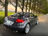アウディ TT クーペ クーペ 3.2_クワトロ_RHD_4WD(AT_3.2)