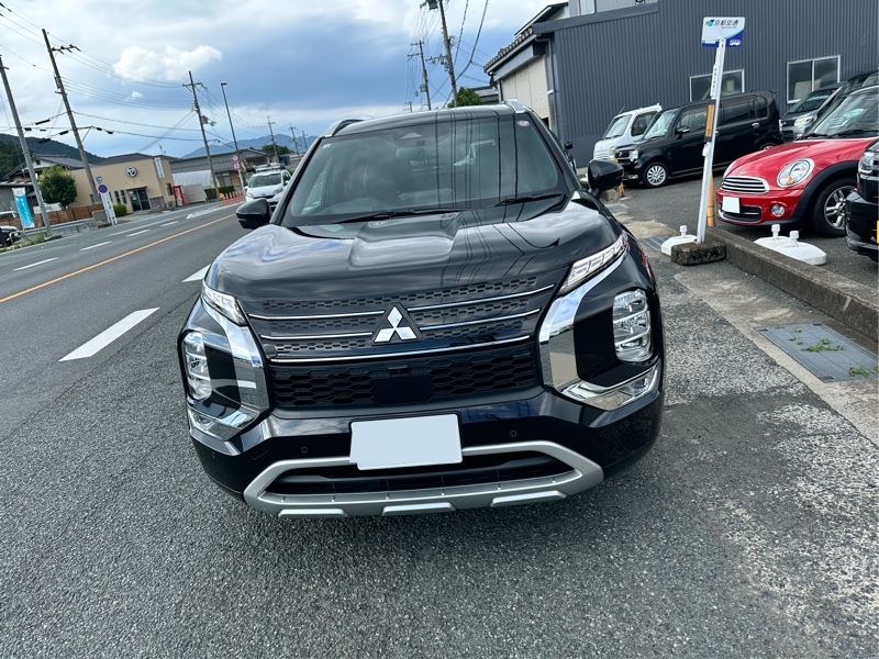 三菱 アウトランダーPHEV P_7人乗り_4WD(2.4)