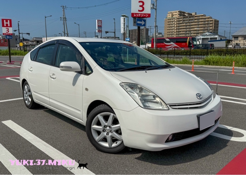 トヨタ プリウス G“ツーリングセレクション・プレミアム”(CVT_1.5)