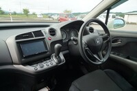 ホンダ ストリーム X HDDナビパッケージ_4WD(AT_1.8)