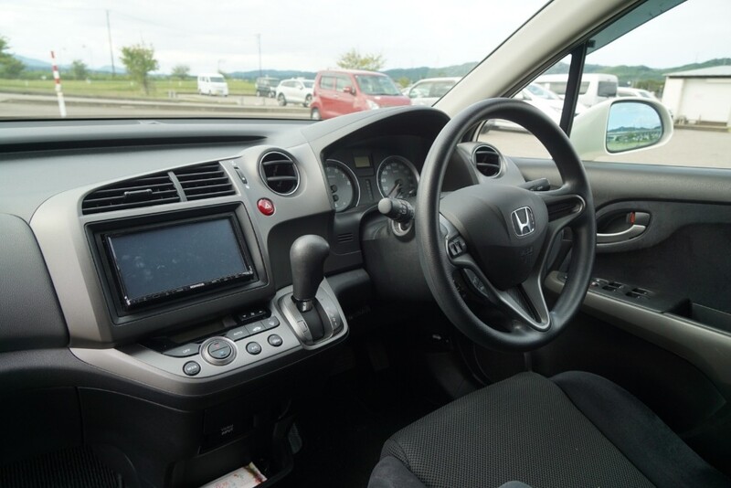ホンダ ストリーム X HDDナビパッケージ_4WD(AT_1.8)
