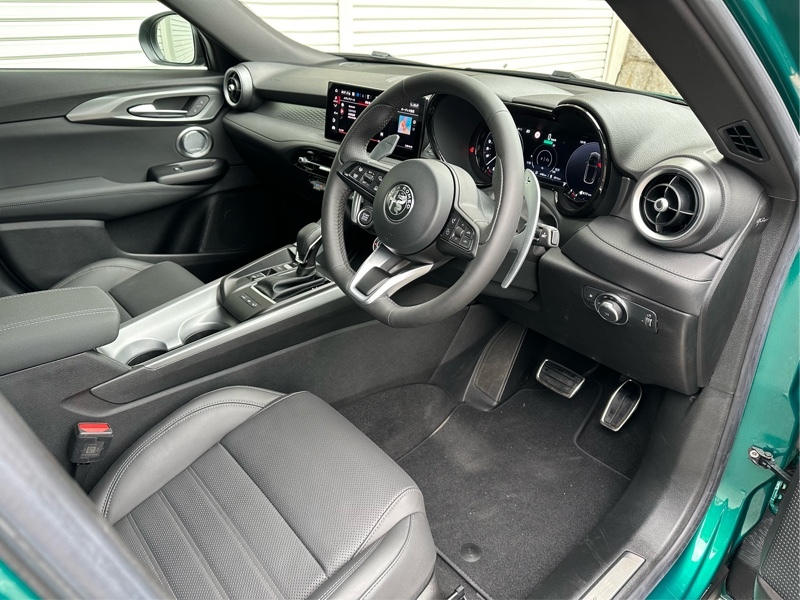 アルファロメオ トナーレ プラグインハイブリッド Q4 ヴェローチェ_RHD_4WD(AT_1.3)
