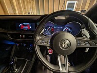 アルファロメオ ステルヴィオ 2.9 V6 ビターボ クアドリフォリオ_RHD_4WD(AT_2.9)