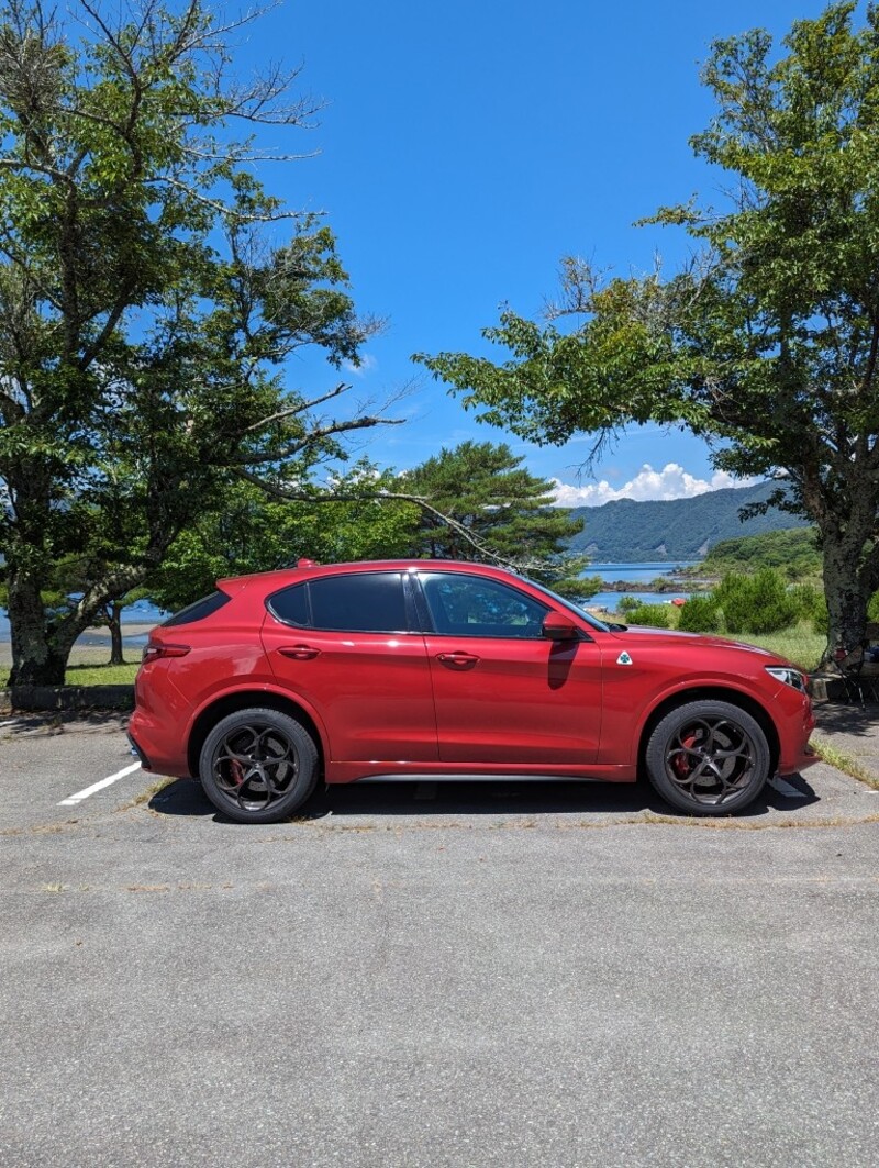 アルファロメオ ステルヴィオ 2.9 V6 ビターボ クアドリフォリオ_RHD_4WD(AT_2.9)