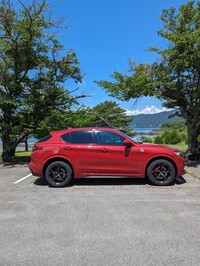 アルファロメオ ステルヴィオ 2.9 V6 ビターボ クアドリフォリオ_RHD_4WD(AT_2.9)