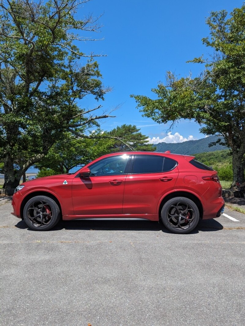 アルファロメオ ステルヴィオ 2.9 V6 ビターボ クアドリフォリオ_RHD_4WD(AT_2.9)