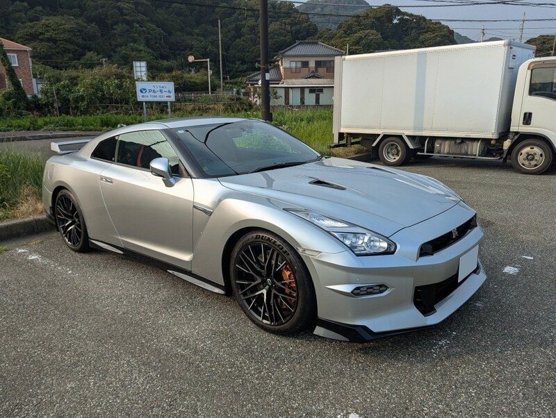 日産 NISSAN GT-R ブラックエディション_4WD(DCT_3.8)