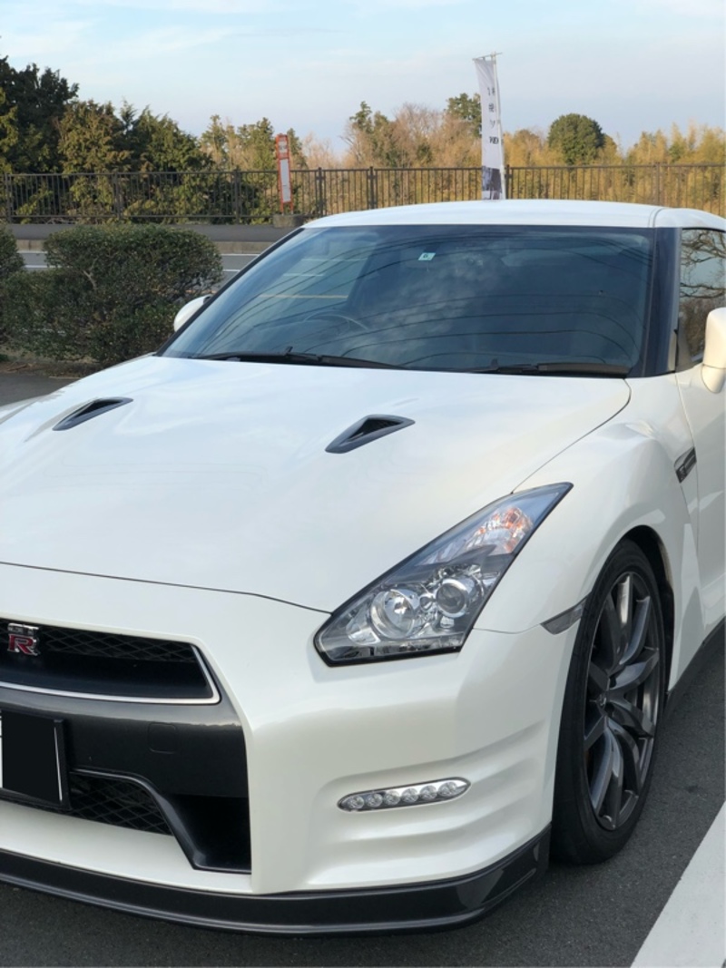 日産 NISSAN GT-R ピュアエディション_4WD(DCT_3.8)