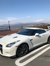 日産 NISSAN GT-R ピュアエディション_4WD(DCT_3.8)