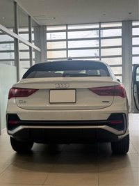 アウディ Q3 スポーツバック 40 TDI クワトロ Sライン_RHD_4WD(Sトロニック_2.0)