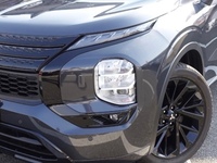 三菱 アウトランダーPHEV ブラックエディション_7人乗り_4WD(2.4)