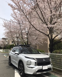 三菱 アウトランダーPHEV P_7人乗り_4WD(2.4)