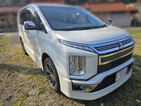 三菱 デリカD:5 アーバンギア G_8人乗り(ディーゼル)_4WD(AT_2.3)