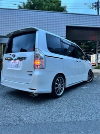 トヨタ ヴォクシー ZS“煌III”_7人乗り(CVT_2.0)