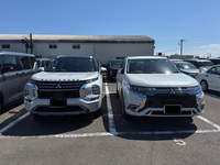 三菱 アウトランダーPHEV P エグゼクティブパッケージ_5人乗り_4WD(2.4)