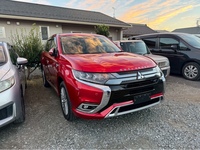 三菱 アウトランダーPHEV G_4WD(2.4)