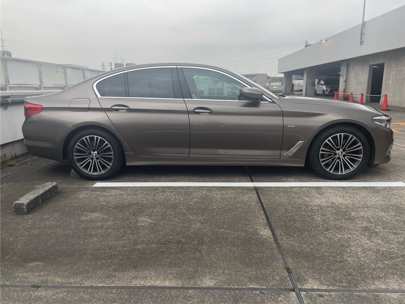 BMW 5シリーズ セダン 530i ラグジュアリー_RHD(AT_2.0)